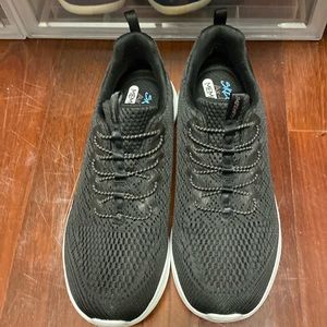 Sketchers air cooled memory foam women’s black sneakers size 8.5